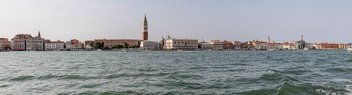 Venedig Bacino di San Marco Biblioteca Nazionale Marciana Campanile di San Marco Castello Dogenpalast