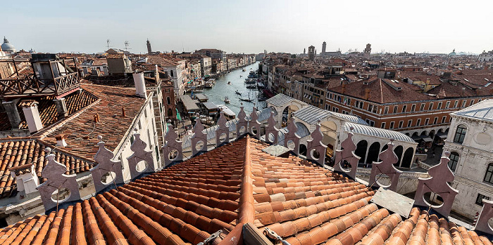 Venedig Blick vom Dach des Fondaco dei Tedeschi: Canal Grande und Ponte di Rialto