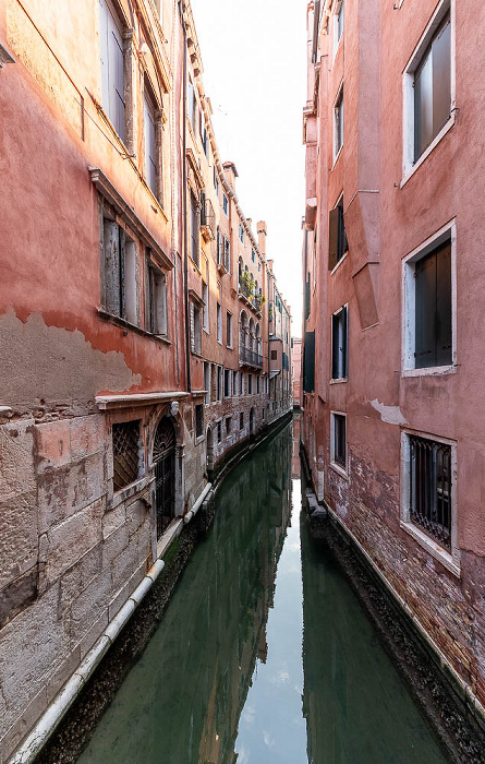 Venedig San Marco: Blick von der Ponte de le Veste auf den Rio delle Veste
