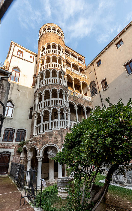 Venedig San Marco: Treppenhaus des Palazzo Contarini del Bovolo