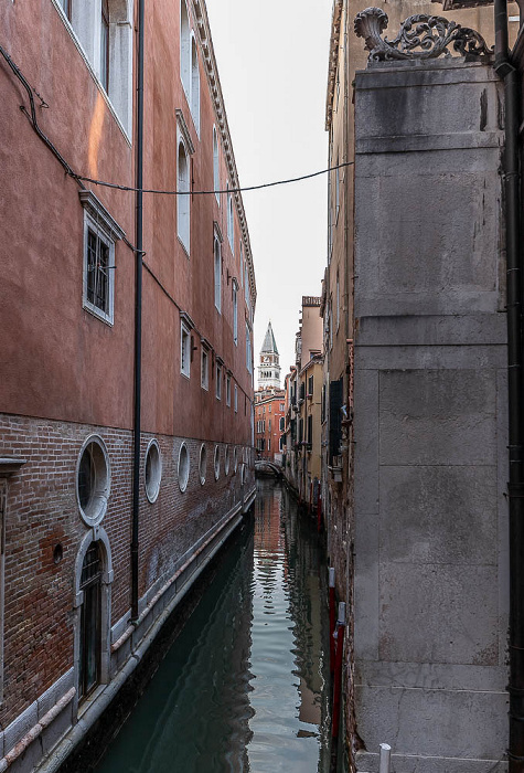 Venedig San Marco: Blick von der Ponte del Lovo auf den Rio di San Salvatore Campanile di San Marco