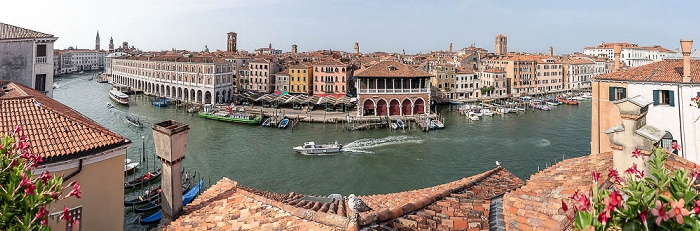 Blick vom Dach des Hotel Foscari Palace: Canal Grande mit Fabbriche Nuove di Rialto, Campo della Pescaria und Mercato di Rialto Venedig