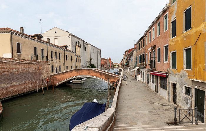 Venedig Cannaregio: Rio de San Girolamo mit der Ponte San Girolamo Chiesa di San Girolamo Fondamenta delle Capuccine