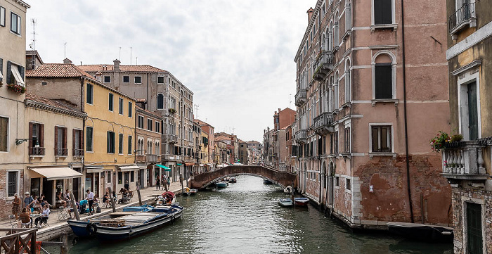 Cannaregio: Blick von der Ponte de Ghetto Novo - Fondamenta Ormesini und Rio de San Girolamo mit der Ponte dei Ormesini Venedig