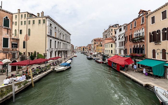 Venedig Cannaregio: Blick von der Ponte delle Guglie Canale di Cannaregio Fondamenta Cannaregio Fondamenta Venier