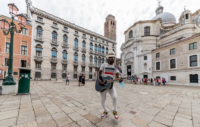 Cannaregio: Campo San Geremia - Straßenmusiker Venedig