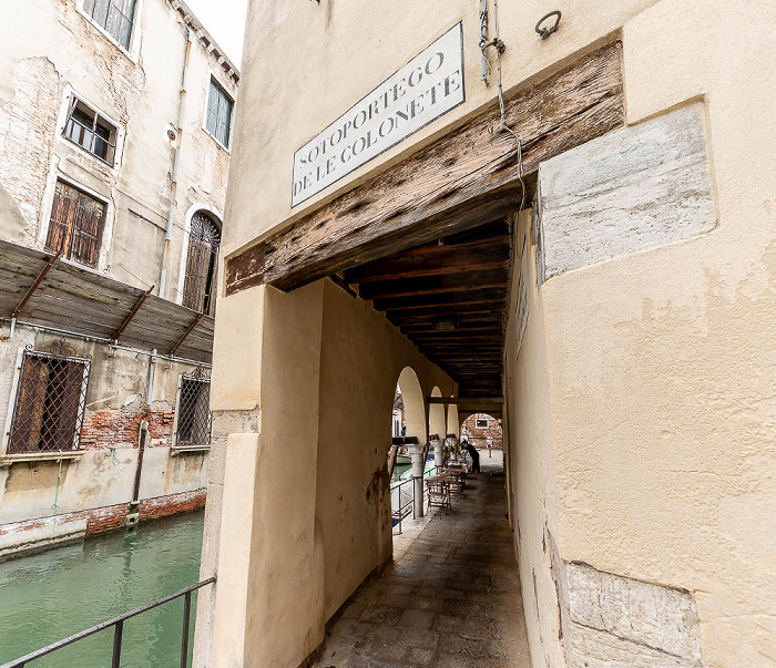 Venedig Cannaregio: Sotoportego delle Colonete Rio della Maddalena