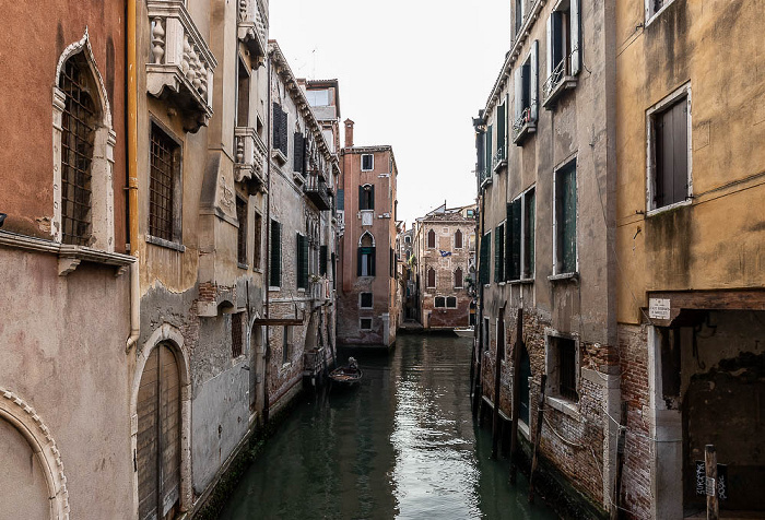 Venedig Blick von der Ponte de l'Ogio: Rio del Fontego dei Tedeschi Cannaregio San Marco
