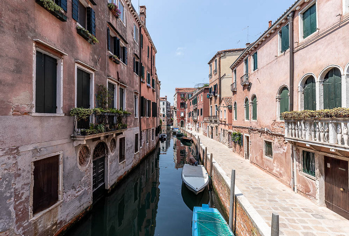 Venedig Cannaregio - Blick von der Ponte dei Sartori: Rio del Gozzi, Fondamenta dei Sartori