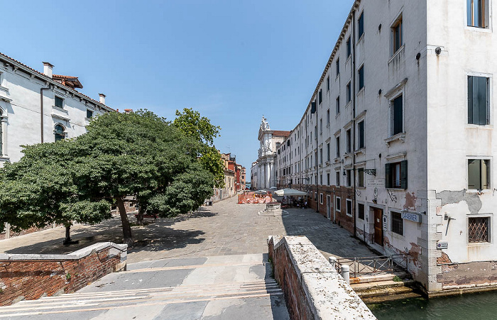 Venedig Cannaregio - Blick von der Ponte dei Gesuiti: Campo dei Gesuiti Chiesa di Santa Maria Assunta