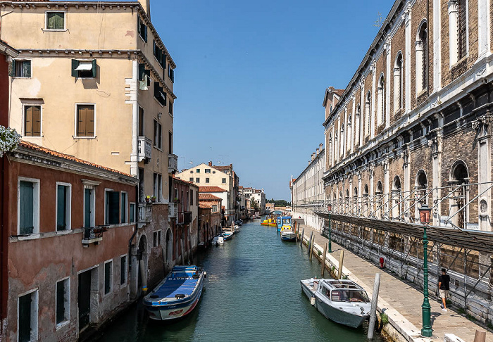 Blick von der Ponte del Cavallo: Rio di San Lazzaro dei Mendicanti Venedig
