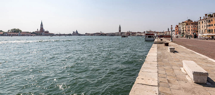 Venedig Castello: Riva dei Sette Martiri Basilica di Santa Maria della Salute Campanile di San Giorgio Maggiore Campanile di San Marco