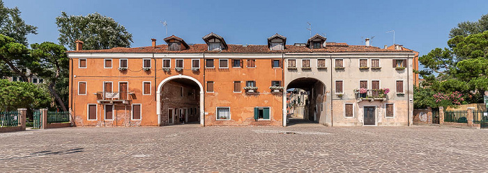 Venedig Castello: Riva dei Sette Martiri mit dem Palazzo della Marinaressa