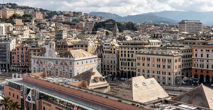 Genua Blick aus der Ruota Panoramica di Genova: Centro storico Basilica di Santa Maria delle Vigne Palazzo San Giorgio