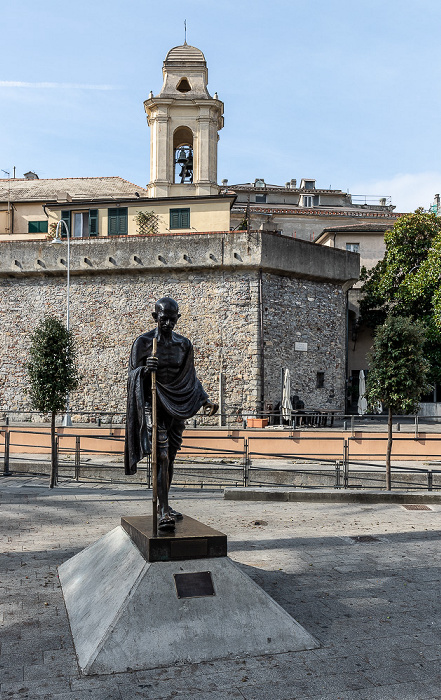 Genua Calata Mandraccio: Statua di Gandhi Chiesa di San Marco al Molo