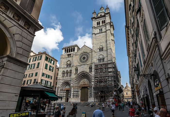 Genua Centro storico: Pizza di San Lorenzo mit der Cattedrale di San Lorenzo Chiesa del Gesù e dei Santi Ambrogio e Andrea