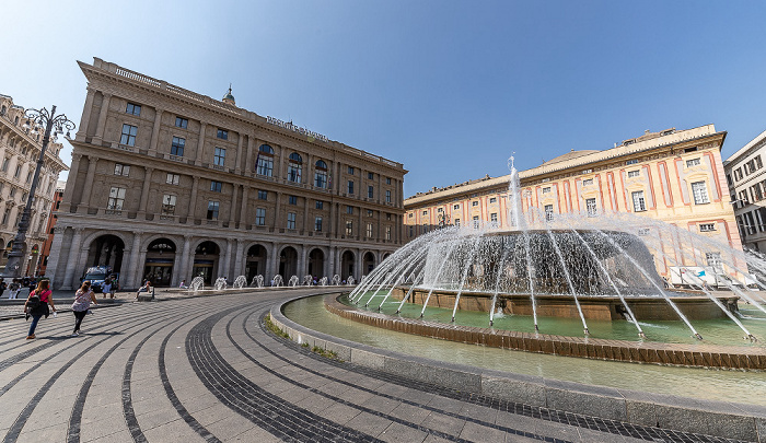 Genua Centro storico: Fontana di Piazza De Ferrari auf der Piazza Raffaele De Ferrari Palazzo della Regione Liguria Palazzo Ducale