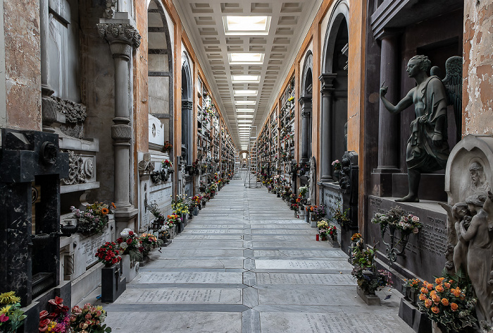 Genua Cimitero monumentale di Staglieno: Galleria frontale