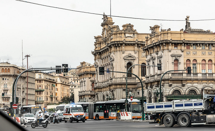 Piazza Giuseppe Verdi: Stazione di Genova Brignole Genua