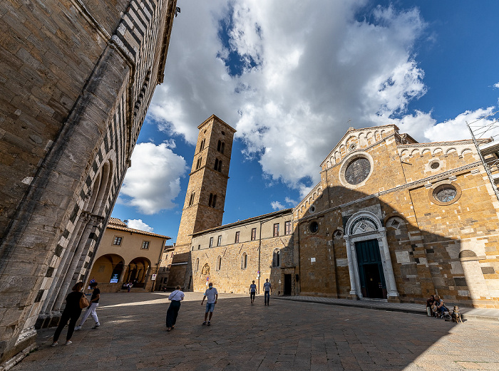 Volterra Centro storico: Piazza San Giovanni mit Battistero di San Giovanni und Cattedrale di Santa Maria Assunta