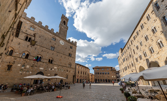 Volterra Centro storico: Piazza dei Priori mit Palazzo dei Priori und Palazzo Pretorio