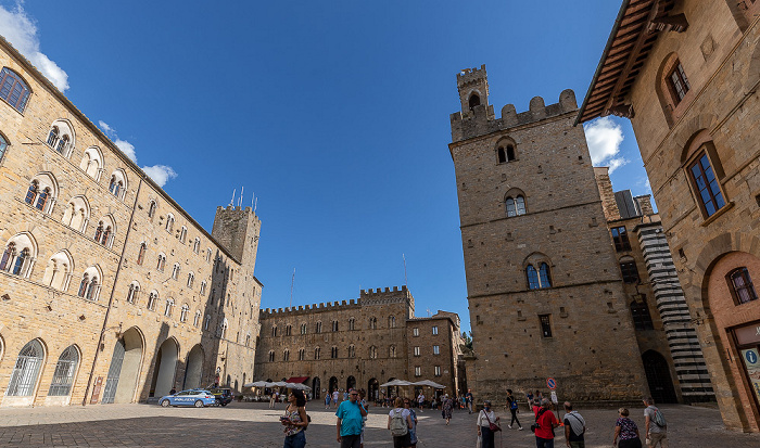 Volterra Centro storico: Piazza dei Priori mit Palazzo Pretorio und Palazzo dei Priori