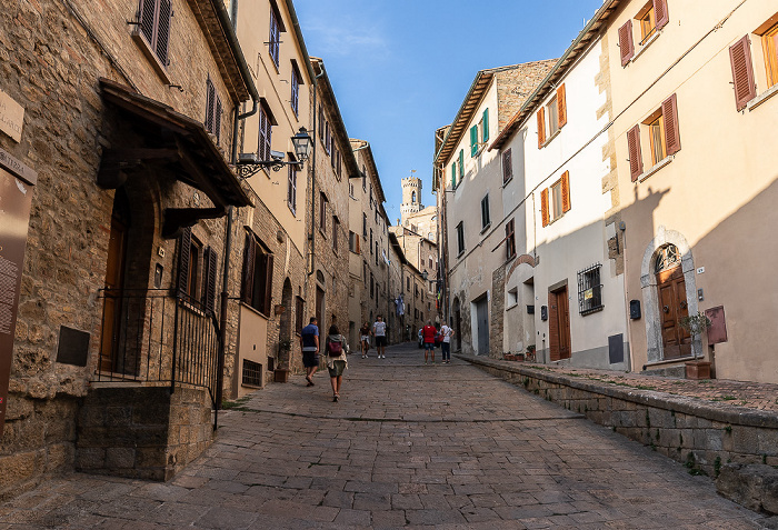 Volterra Centro storico: Via Porta all'Arco Palazzo dei Priori