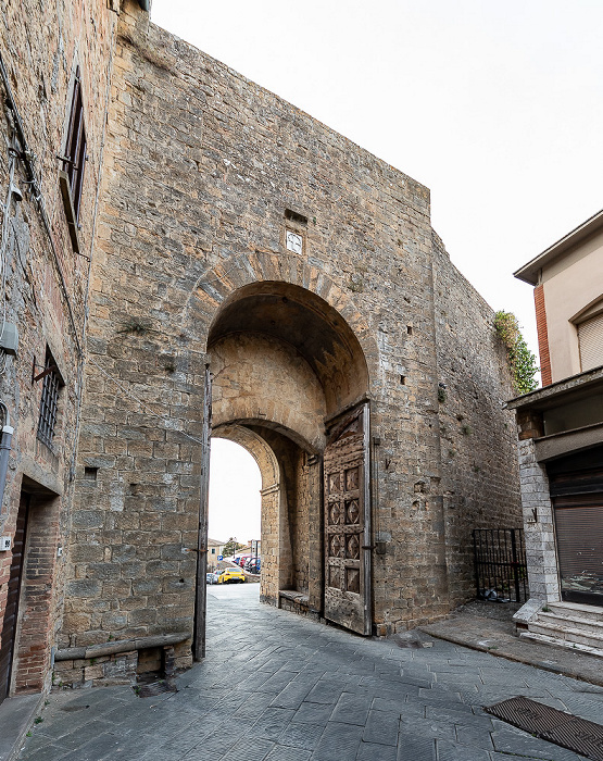 Volterra Centro storico: Via San Lino, Porta San Francesco