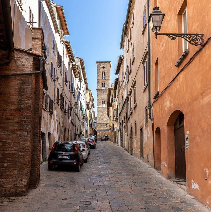 Volterra Centro storico: Via Franceschini  Cattedrale di Santa Maria Assunta