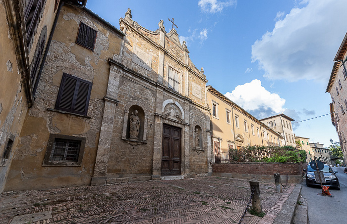 Centro storico: Via Don Minzoni mit der Chiesa di San Pietro in Selci Volterra