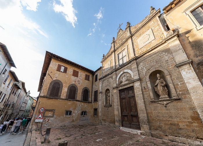 Centro storico: Via Don Minzoni mit der Chiesa di San Pietro in Selci Volterra
