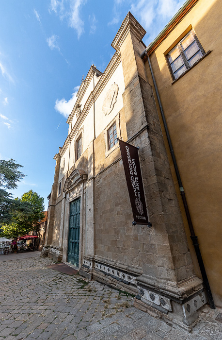 Volterra Centro storico: Piazza 20 Settembre mit der Chiesa di Sant'Agostino
