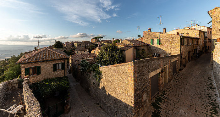 Volterra Blick von der Stadtmauer: Centro storico mit der Via della Pietraia (links) und dem Vicolo Ciliegini
