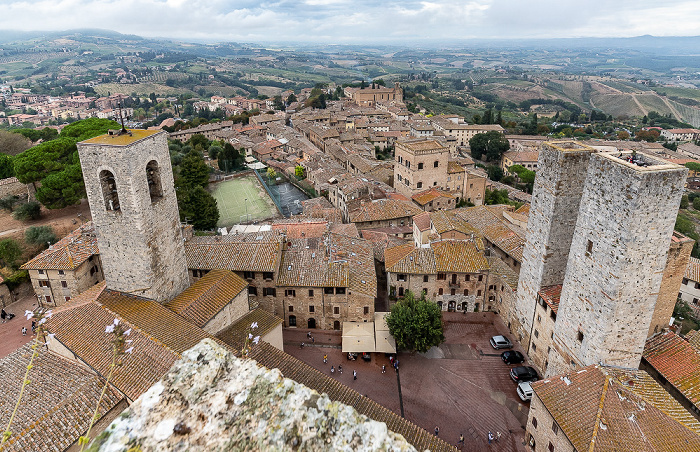 Blick vom Torre Grossa (v.l.): Campanile della Collegiata, Piazza delle Erbe, Torri dei Salvucci San Gimignano