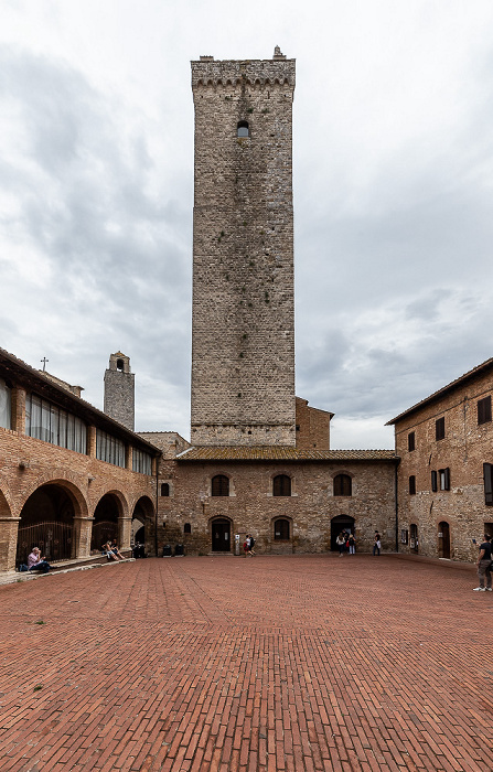 San Gimignano Piazza Luigi Pecori: Torre Grossa Torre Rognosa