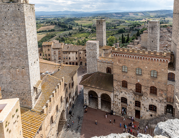 Blick vom Torre Salvucci Maggiore: Loggia del Comune und Palazzo Comunale (Palazzo nuovo del Podestà) San Gimignano
