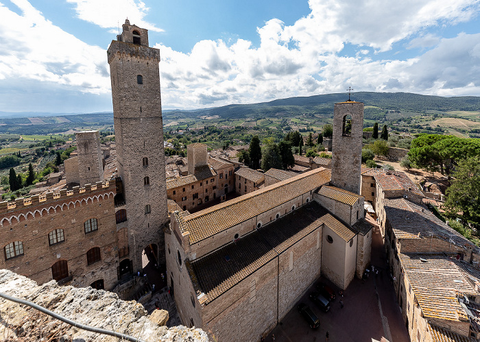 Blick vom Torre Salvucci Maggiore: Torre Grossa, Basilica collegiata di Santa Maria Assunta und Campanile della Collegiata San Gimignano