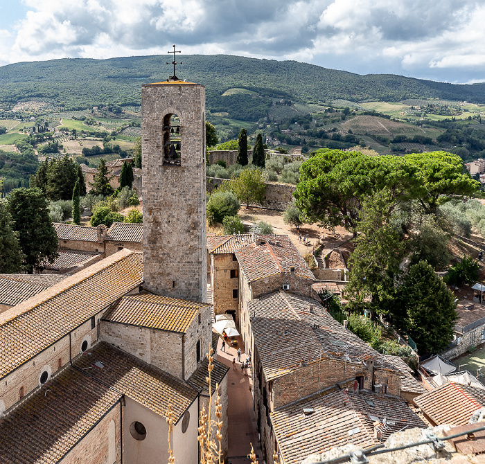San Gimignano Blick vom Torre Salvucci Maggiore: Basilica collegiata di Santa Maria Assunta und Campanile della Collegiata Rocca di Montestaffoli