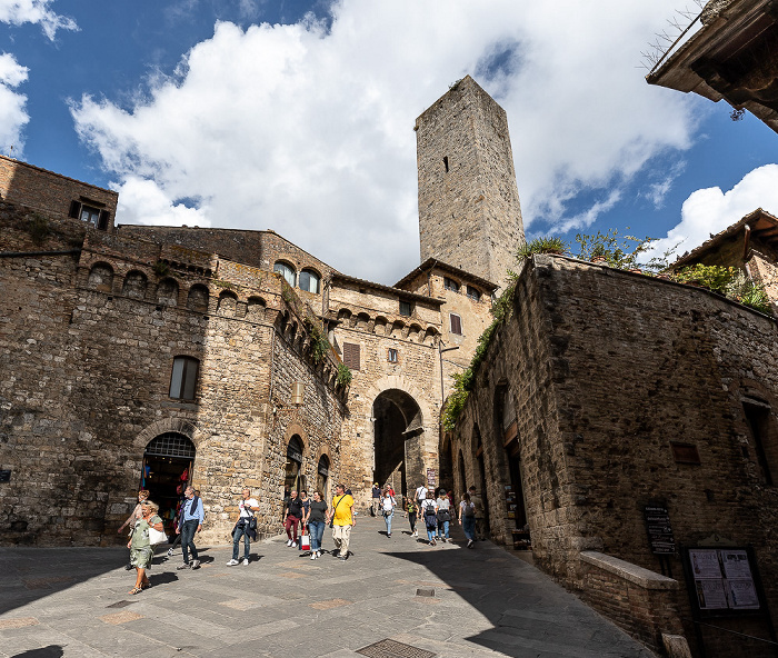 Via San Giovanni: Arco dei Becci und Torre dei Becci San Gimignano
