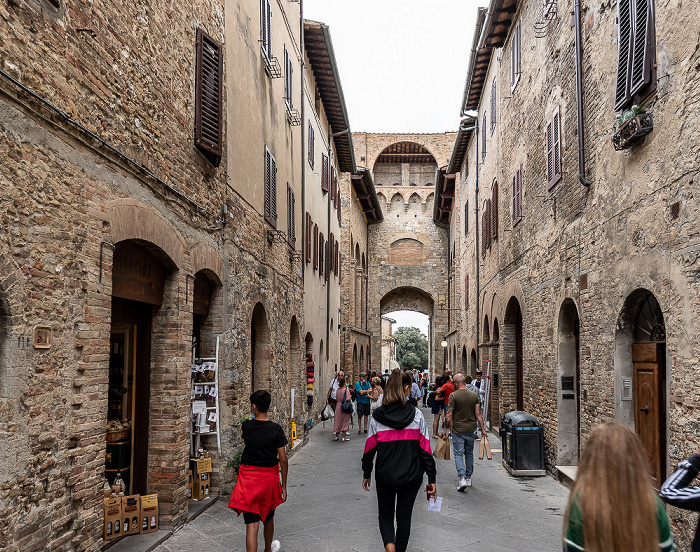 Via San Giovanni: Porta San Giovanni San Gimignano
