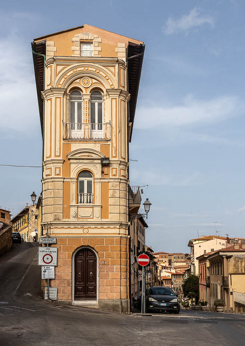 Centro storico: Via Sebastiano Lambardi (links), Via Guerazzi Portoferraio