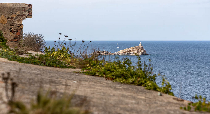 Blick vom Garten der Palazzina dei Mulini: Tyrrhenisches Meer mit der Scoglietto di Portoferraio Portoferraio
