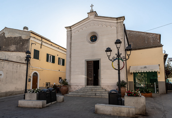 Centro storico: Piazza Giuseppe Garibaldi - Chiesa San Gaetano Capoliveri
