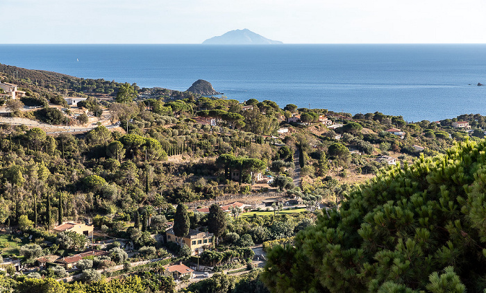Capoliveri Blick auf das Tyrrhenische Meer und die Isola di Montecristo