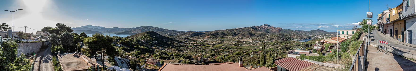 Blick links auf den Golfo Stella und den Monte Capanne, rechts den Monte Castello Capoliveri