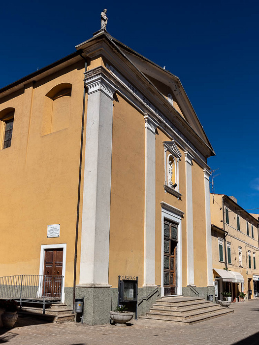 Porto Azzurro Centro Storico: Via D'Alarcon - Chiesa di San Giacomo Maggiore