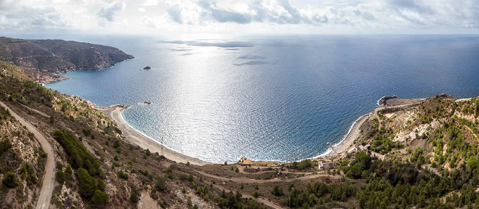 Monte Calamita Tyrrhenisches Meer mit Scoglio del Remaiolo, Punta Rossa, Spiaggia dello Stagnone, Miniera del Vallone Luftbild aerial photo