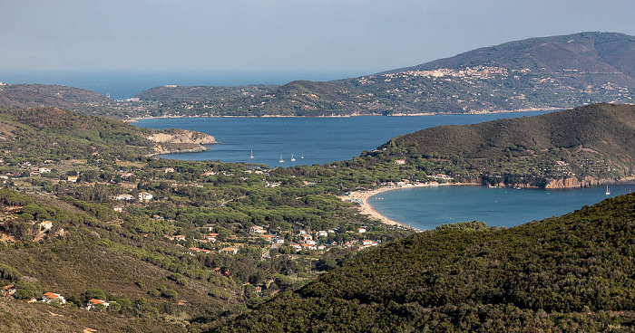 V.u.: Lacona mit dem Spiaggia di Lacona, Tyrrhenisches Meer, Capoliveri, Monte Calamita Elba