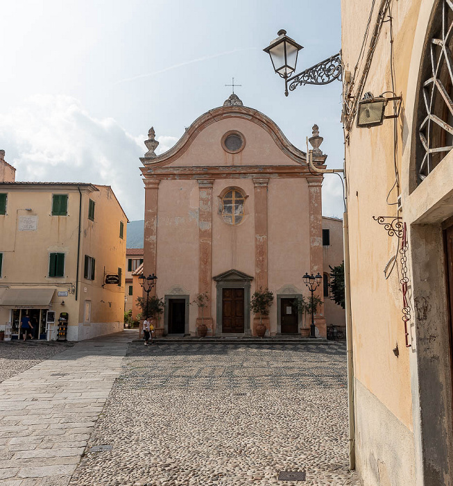 Centro storico: Piazza Vittorio Emanuele - Chiesa di Santa Chiara Marciana Marina