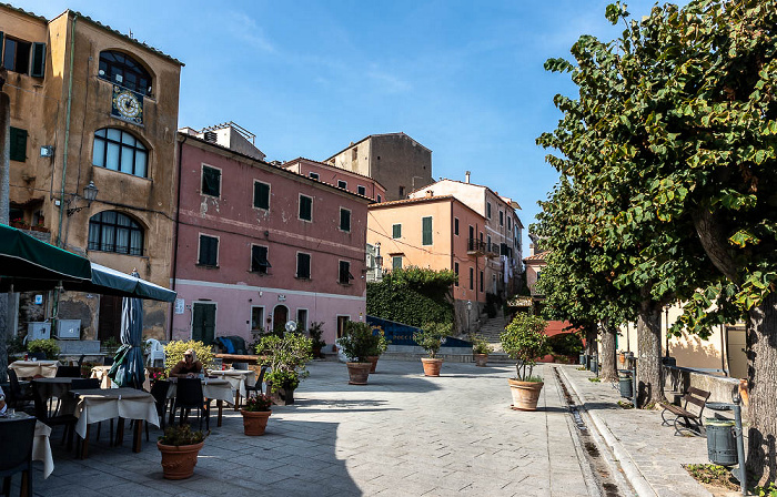 Centro storico: Piazza del Castagneto Poggio